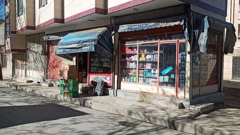 عکس سوپر مارکت برادران پورنقی در انقلاب 