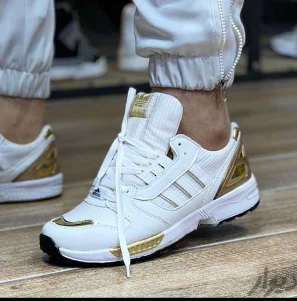 عکس فروشگاه لباس در انقلاب 