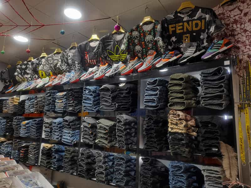 عکس بوتیک مستر دوک در انقلاب 