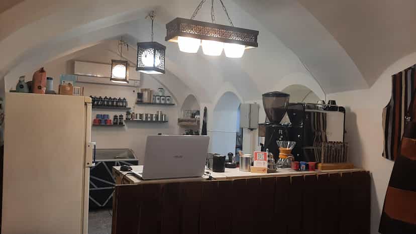 عکس کافه بام در آب انبار خان کاشان