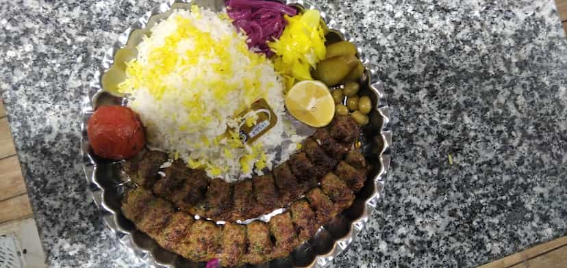 عکس عمارت رستوران سنتی بی بی گل در ولی عصر ملایر