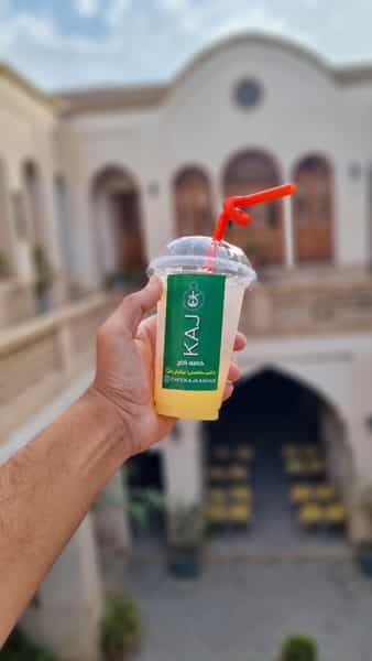 عکس کافه کاج کوی گریجه کاشان