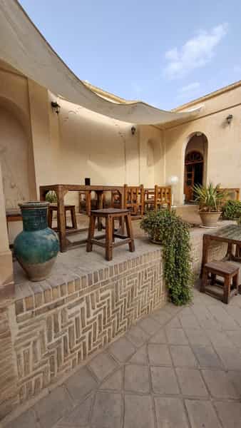 عکس کافه کاج کوی گریجه کاشان