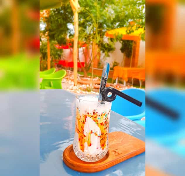 عکس باغ کافه سرزمین در جانبازان کاشان