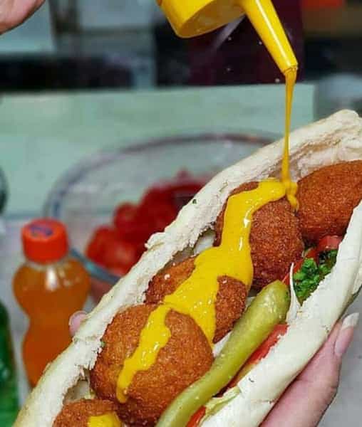 عکس فست فود و فلافلی عمو اکبر در بیست متری موسوی مرودشت