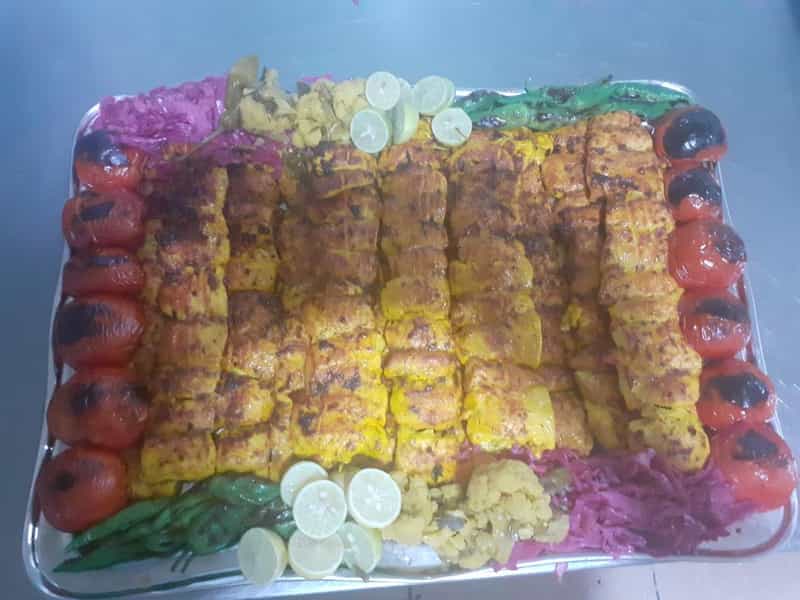 عکس غذای بیرون بر اخوان هدایتی در مدینه شهرضا