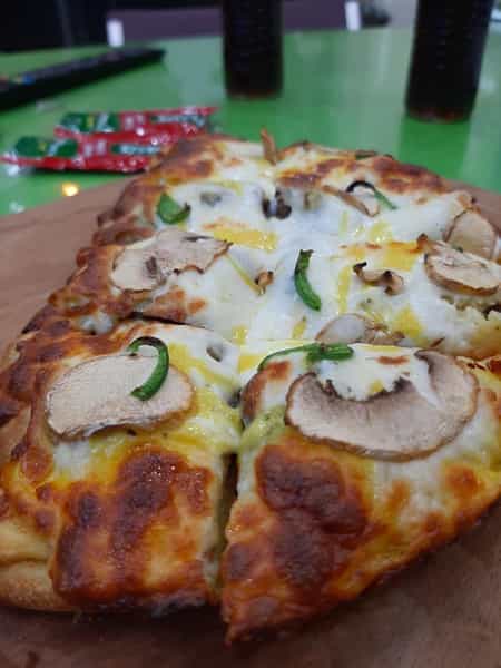 عکس پیتزا ونیز در رکج محله لنگرود