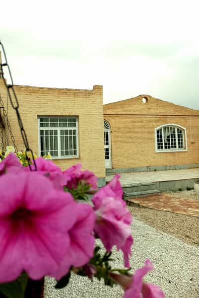 عکس دبیرستان دخترانه حبل المتین در شهر کاشمر