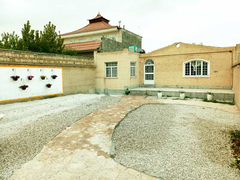 عکس دبیرستان دخترانه حبل المتین در شهر کاشمر