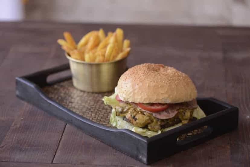 عکس فست فود آریو در توحید 