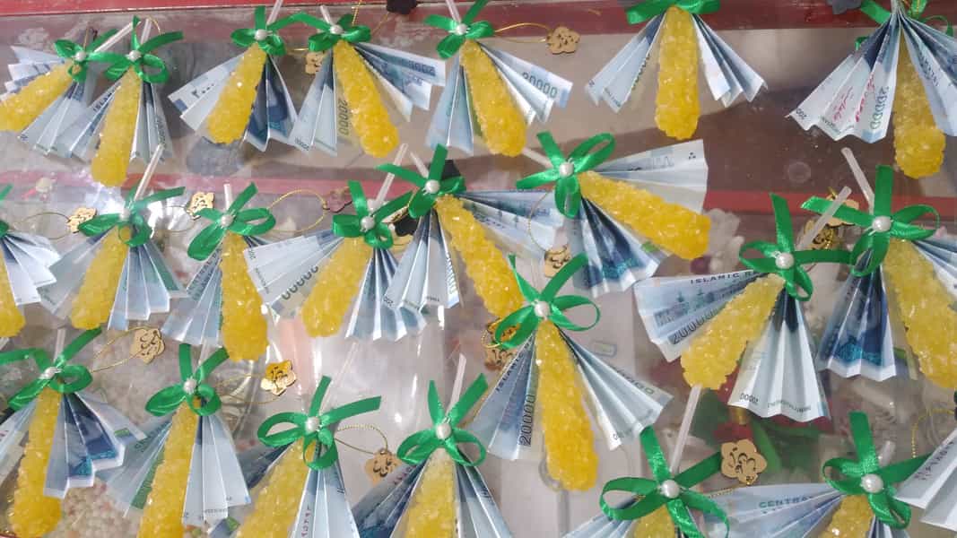 عکس تولید انواع دسته گل عروس. سینی حنا و گیفت در مطهری بیرجند