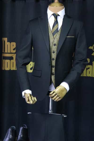 عکس کت و شلوار پدر خوانده در بازار یاسوج