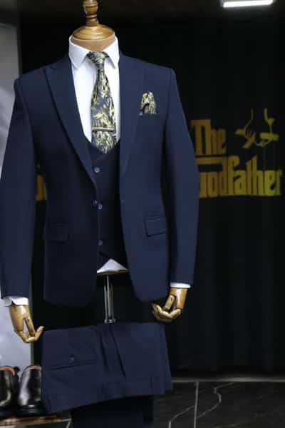 عکس کت و شلوار پدر خوانده در بازار یاسوج