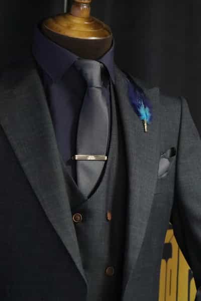 عکس کت و شلوار پدر خوانده در بازار یاسوج