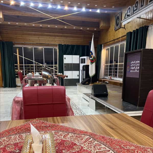 عکس مجتمع ورزشی تفریحی اقامتی آزادی باقری در نجف آباد یاسوج