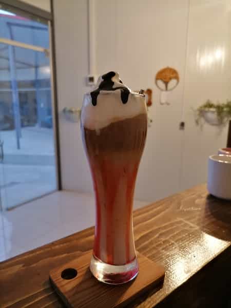 عکس کافه کتاب یار در زیر تل یاسوج