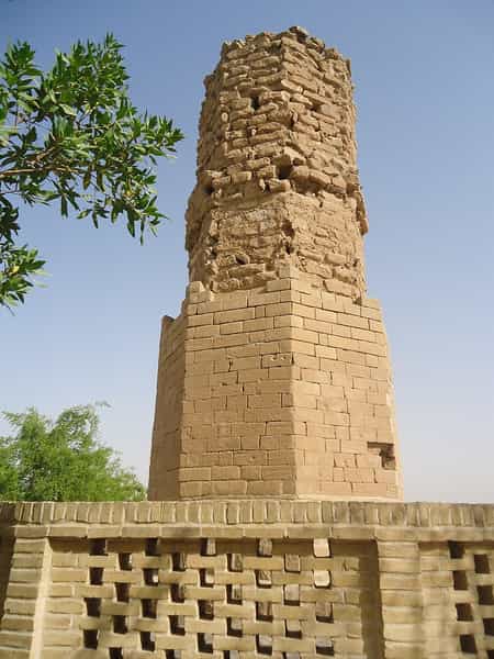 عکس برج کلاه فرنگی شوشتر در دو خواهران شوشتر