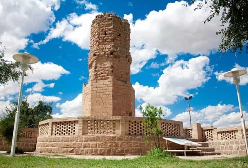 عکس برج کلاه فرنگی شوشتر در دو خواهران شوشتر