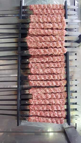 عکس کبابی و حلیم پزی برادران در شاد آباد ایلام