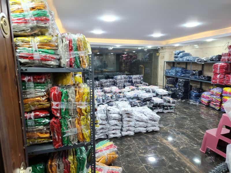 عکس پوشاک بابانوئل در شهر ملارد