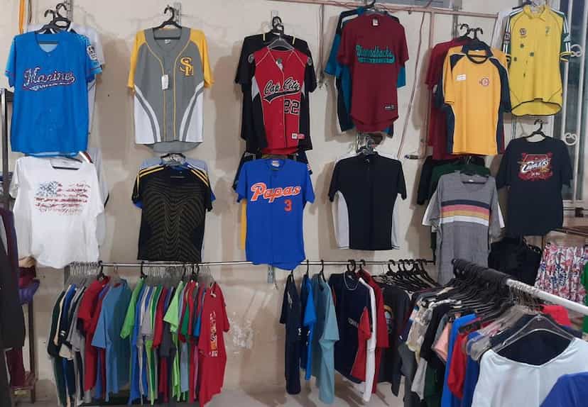 عکس لباس (زنانه ، مردانه) خارجی در شهر اندیشه