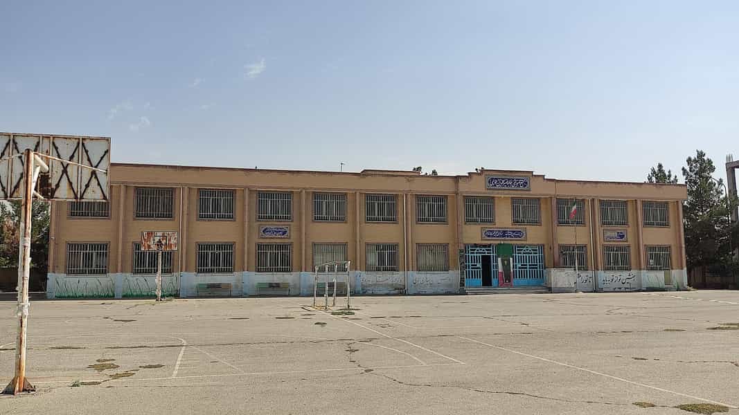عکس مدرسه خواجه حافظ در فاز ۳ اندیشه اندیشه