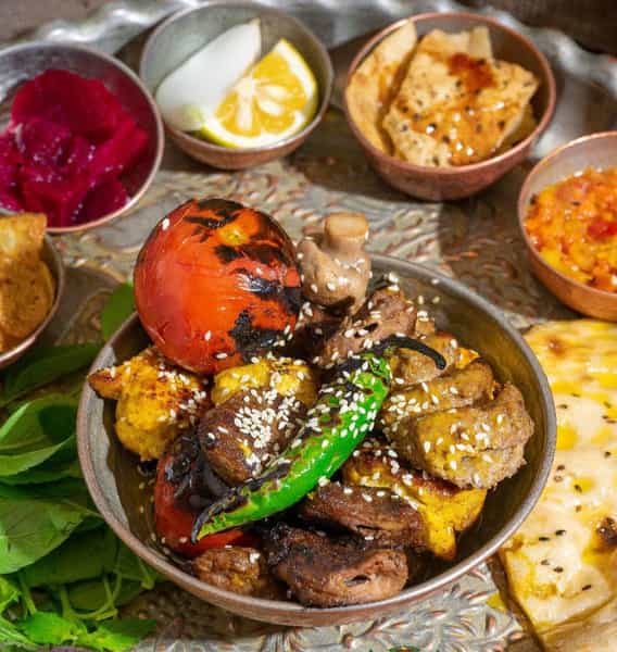 عکس کباب ساطوری رز بناب در فاز ۳ اندیشه اندیشه