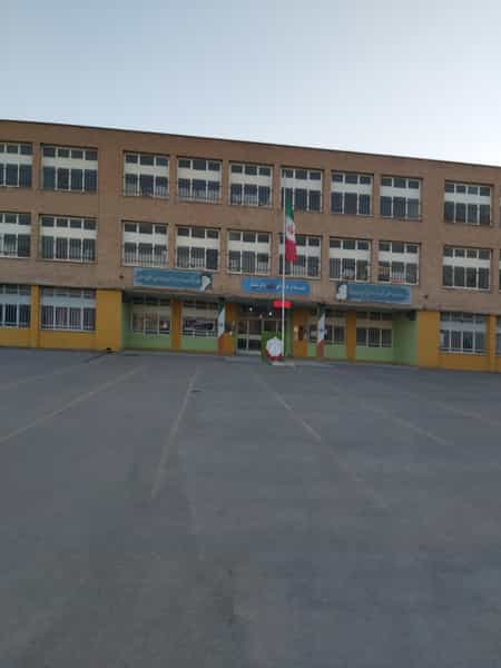 عکس هنرستان فنی و حرفه ای شهید دکتر مفتح در زمین شهری ساوه