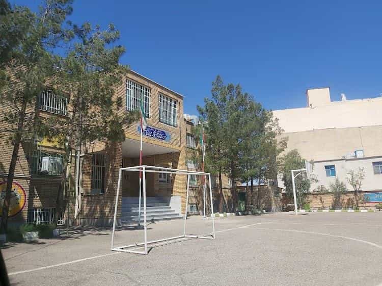 عکس دبیرستان پسرانه نمونه دولتی علی بن ابیطالب (ع) در طالقانی ساوه