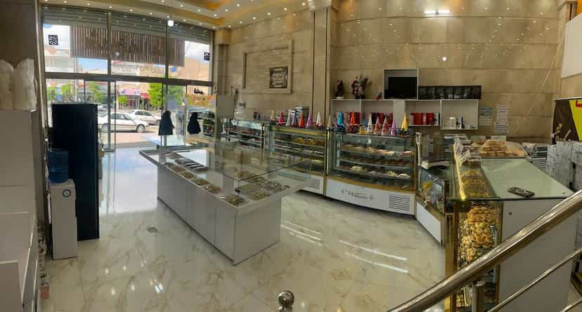 عکس شیرینی سرا آقای کیک در مرند در مسجد قیام مرند