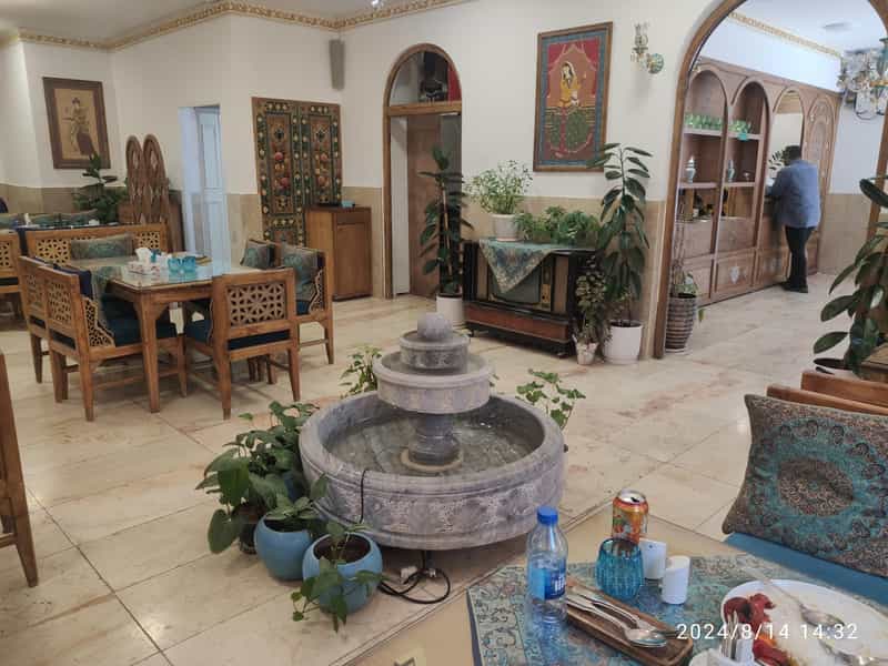 عکس رستوران عمارت فیروزه در شریعتی شهرکرد