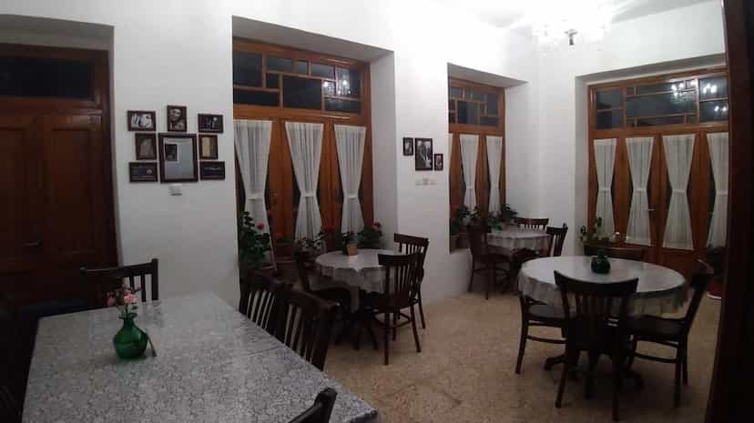عکس کافه رستوران گل سرخی در شریعتی شهرکرد