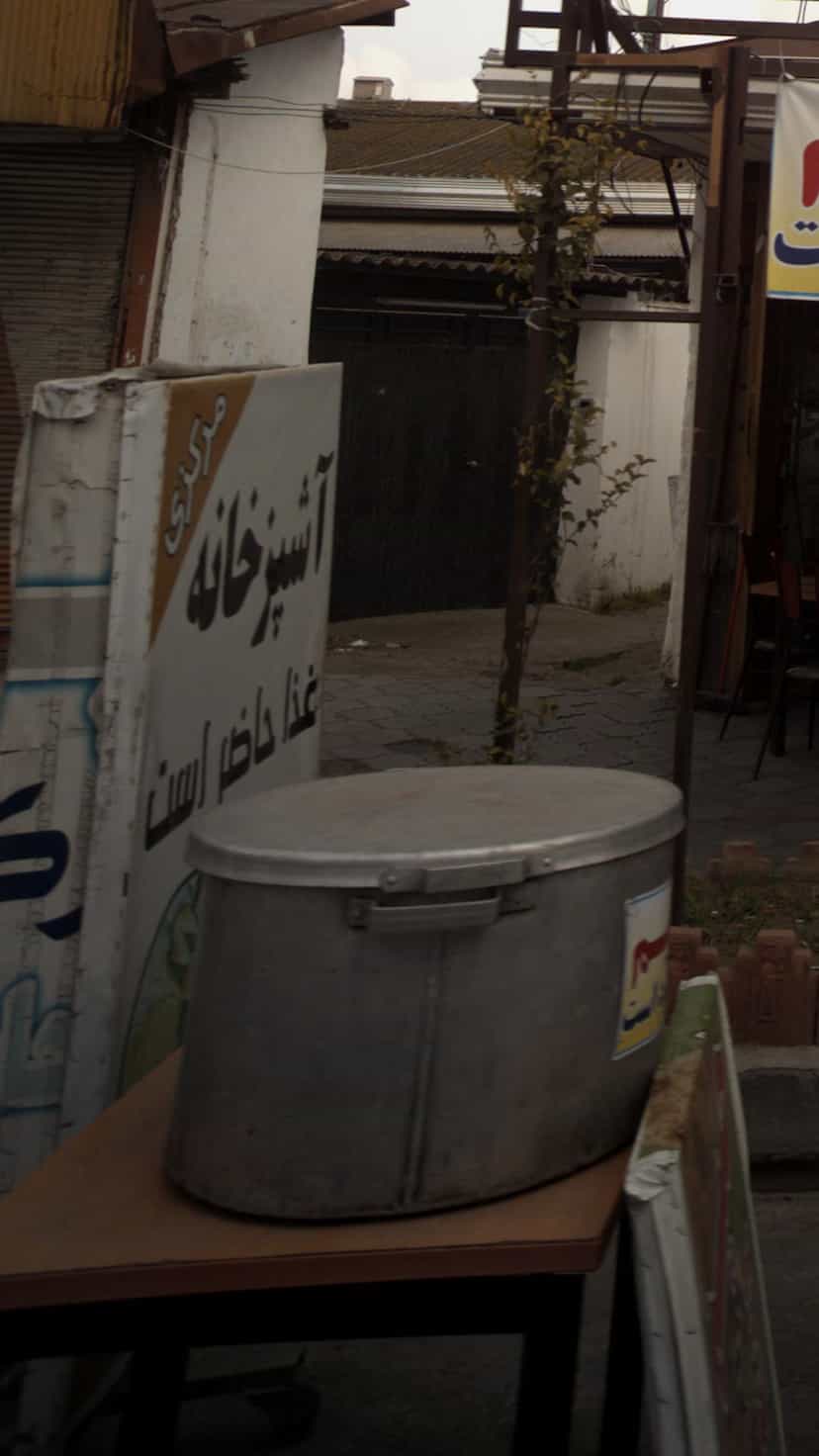 عکس آشپزخانه مرکزی در ایزدی فریدون‌کنار