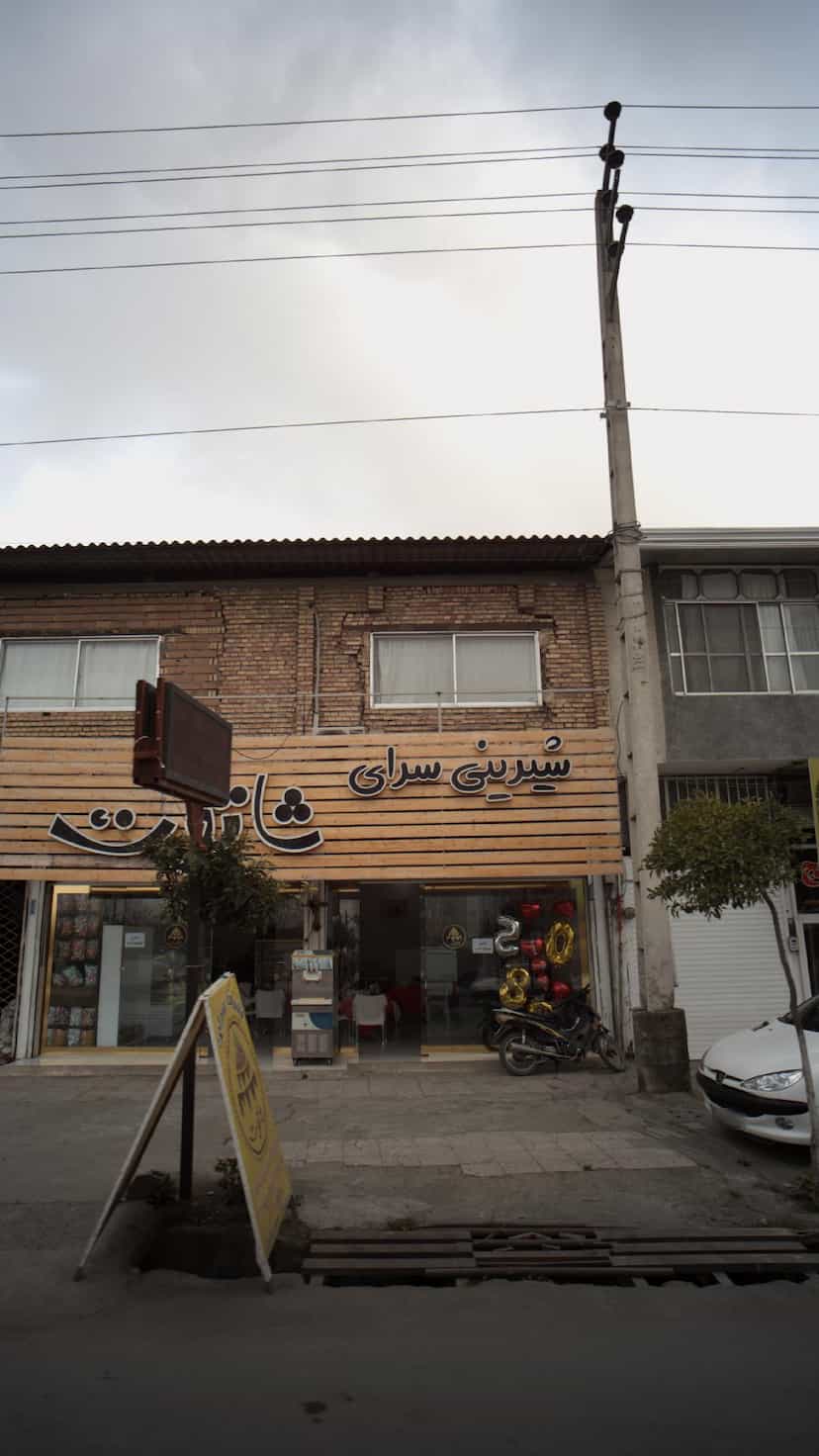 عکس شیرینی سرای شاتوت در درنای سفید فریدون‌کنار