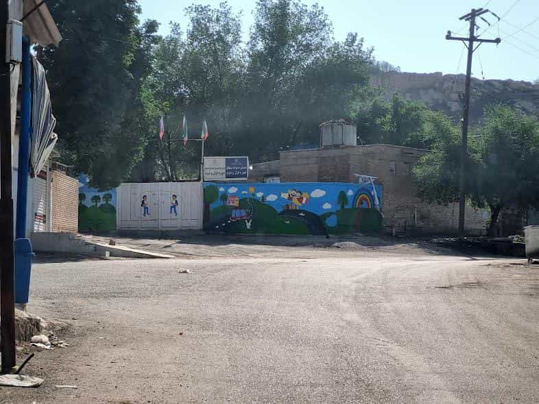 عکس دبستان پسرانه و دخترانه استقلال در نفتون مسجدسلیمان