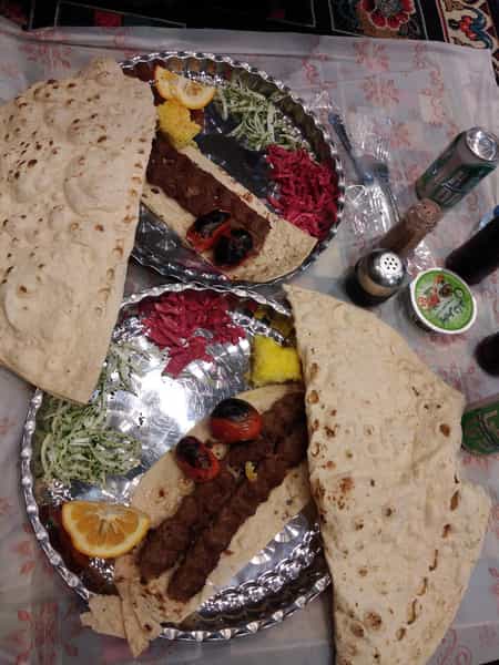 عکس چلوکبابی گوشه‌ای در قلعه گرم بروجرد