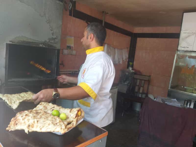 عکس تهیه غذا دلفانی در گاپله بروجرد