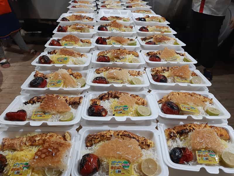 عکس تهیه غذای آنا در فاز ۱ پرند