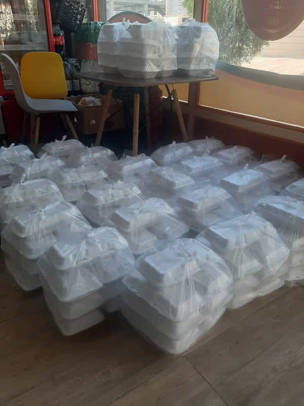 عکس تهیه غذای آنا در فاز ۱ پرند