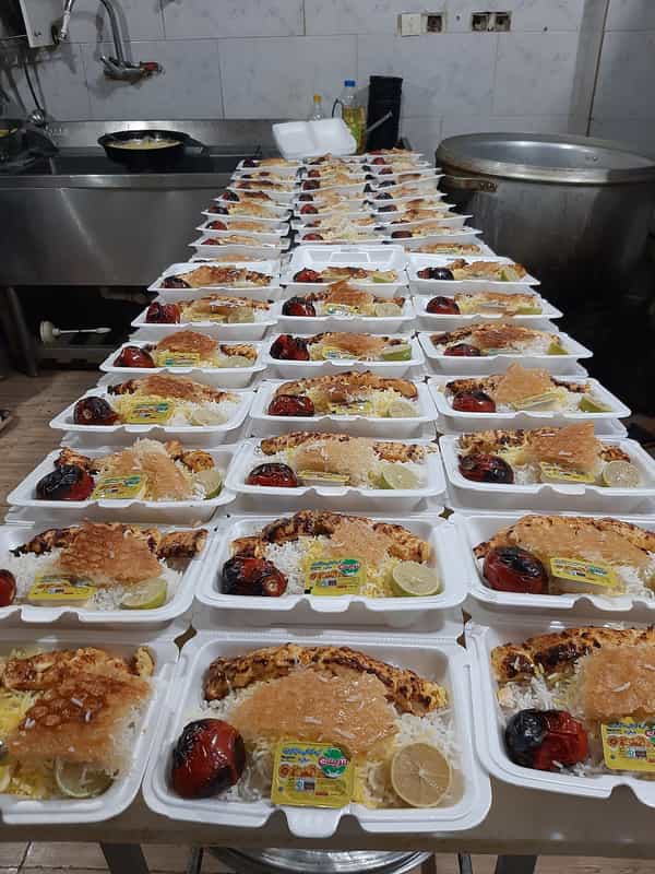 عکس تهیه غذای آنا در فاز ۱ پرند