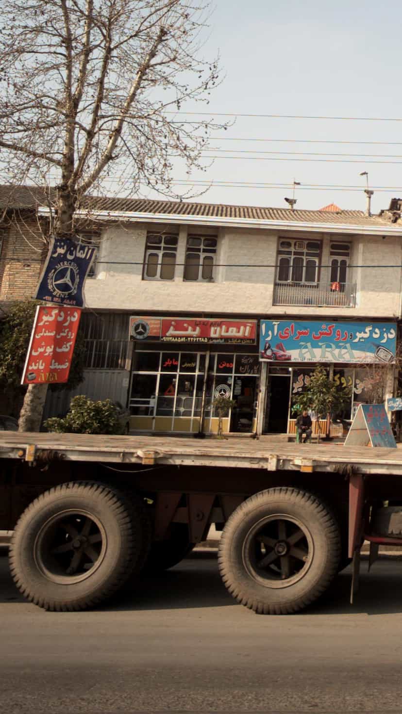 عکس لوازم یدکی آلمان بنز در یادگار قائم شهر