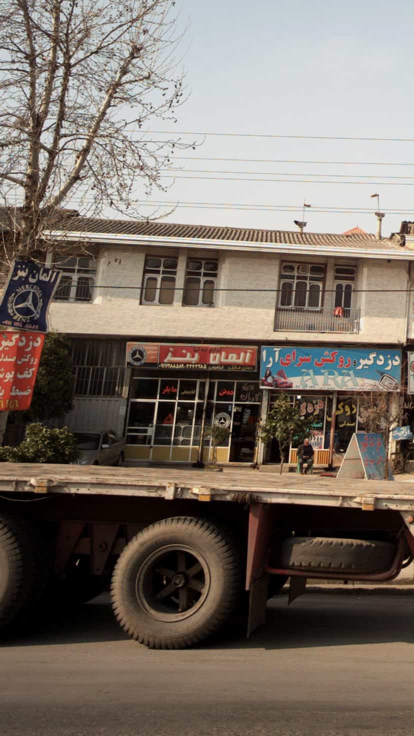 عکس لوازم یدکی آلمان بنز در یادگار قائم شهر