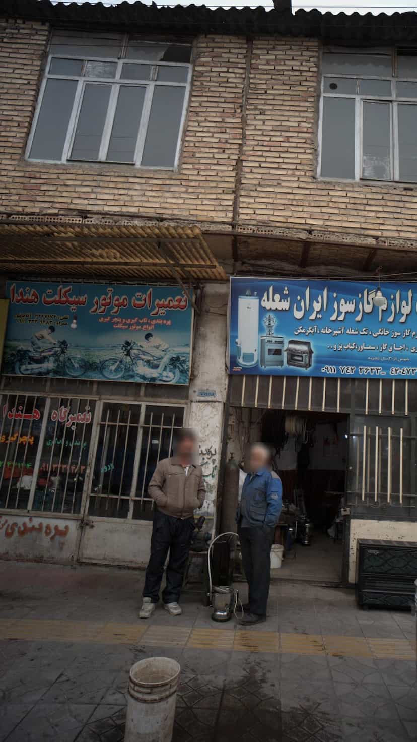 عکس تعمیرات موتور سیکلت هندا در آزادی قائم شهر