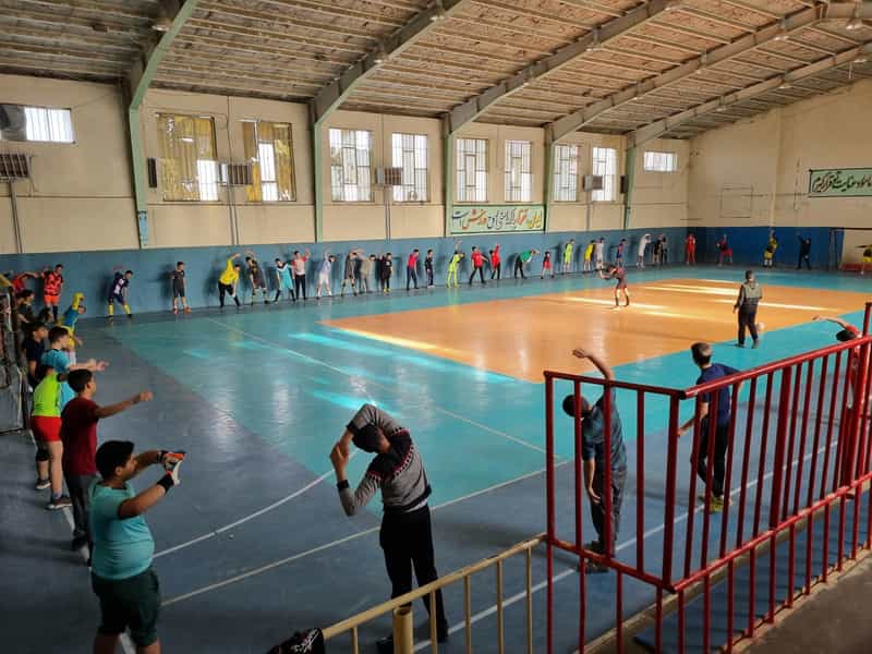 عکس سالن ورزشی شهید امیدفر شهرک نیروی انتظامی تویسرکان
