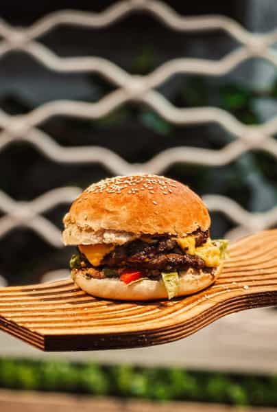 عکس غول دینامیت در شهر میانه