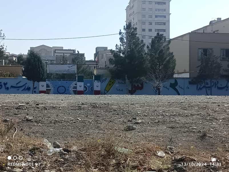 عکس مدرسه ابتدایی پسرانه و دخترانه بیست فروردین در شهر فردیس