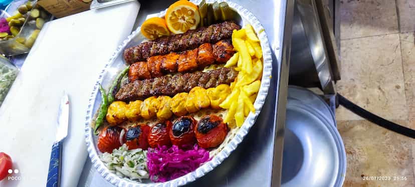 عکس کترینگ خانواده در شهر فردیس