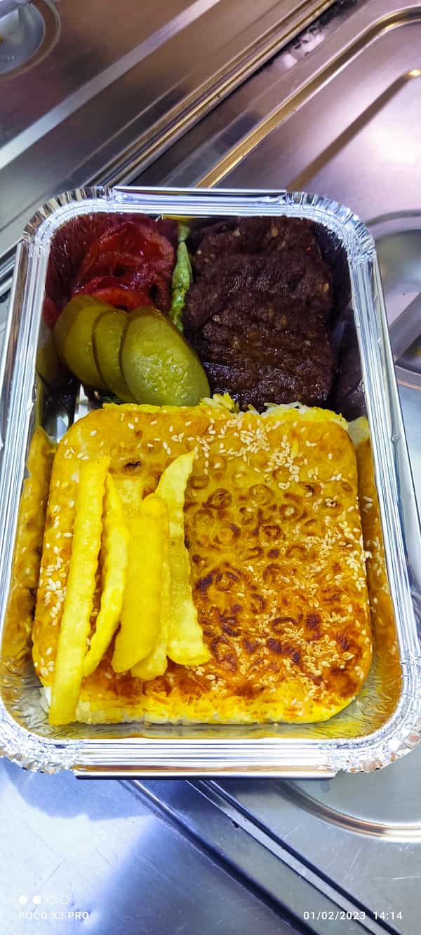 عکس کترینگ خانواده در شهر فردیس