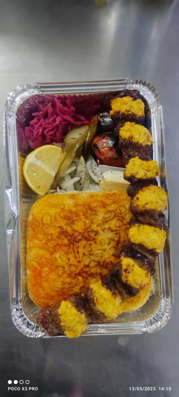 عکس کترینگ خانواده در شهر فردیس