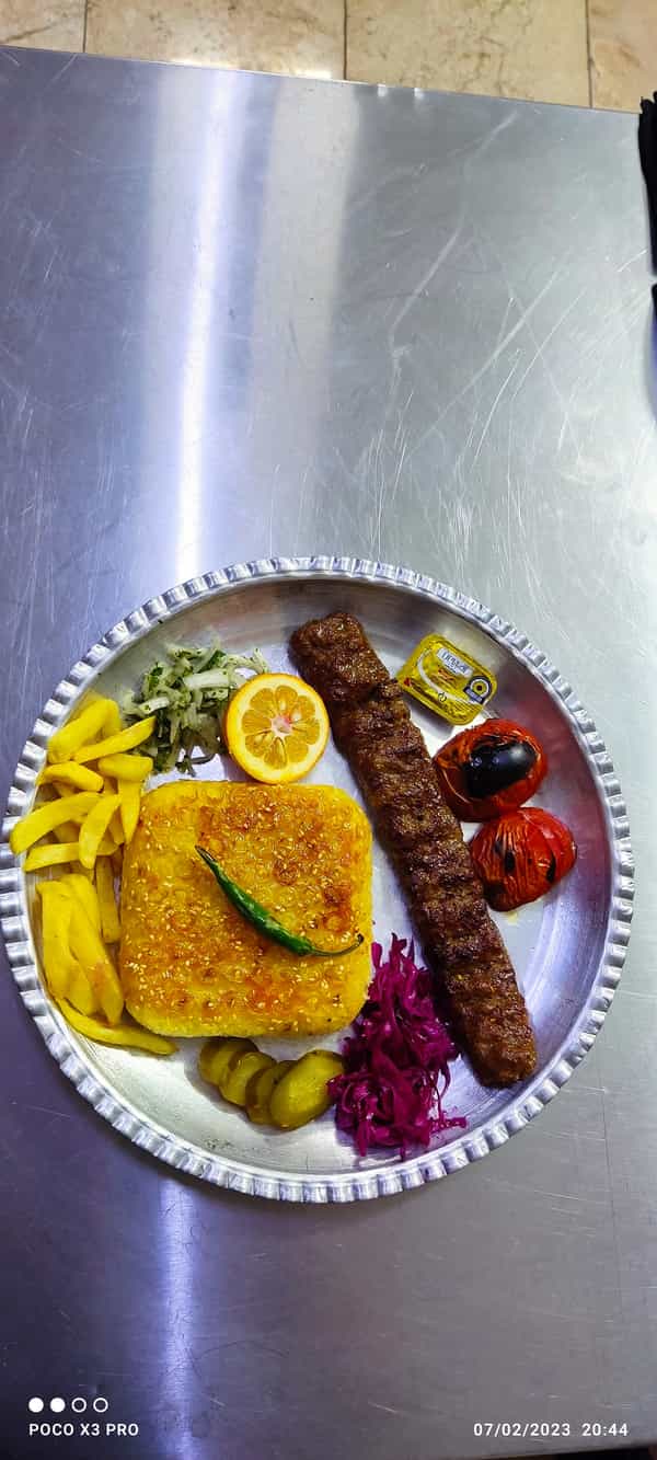 عکس کترینگ خانواده در شهر فردیس